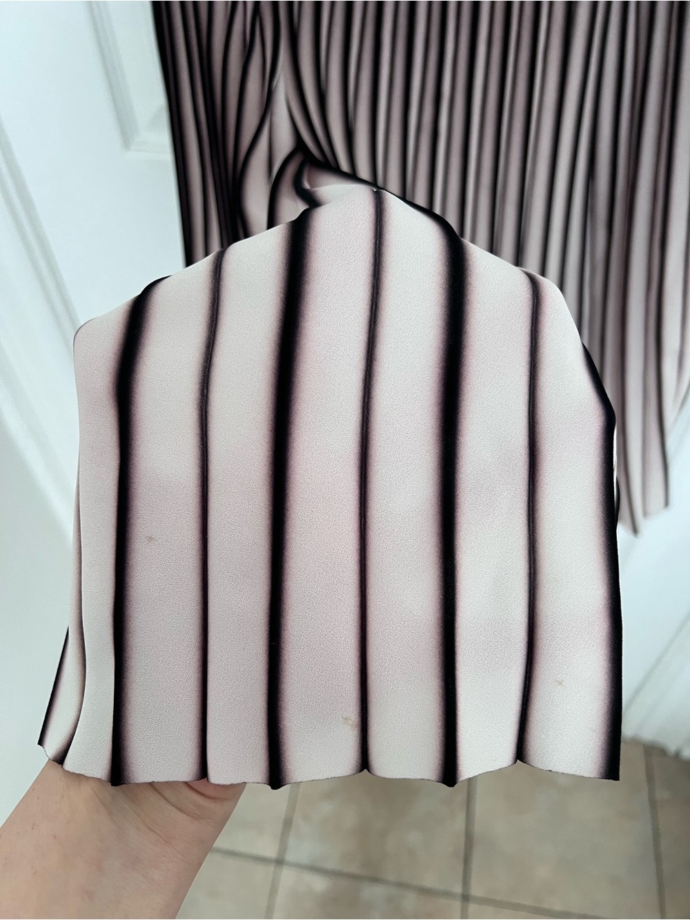 Reiss Marnie Pleated Ombre Midi Skirt - size 6 - Picture 4 of 6